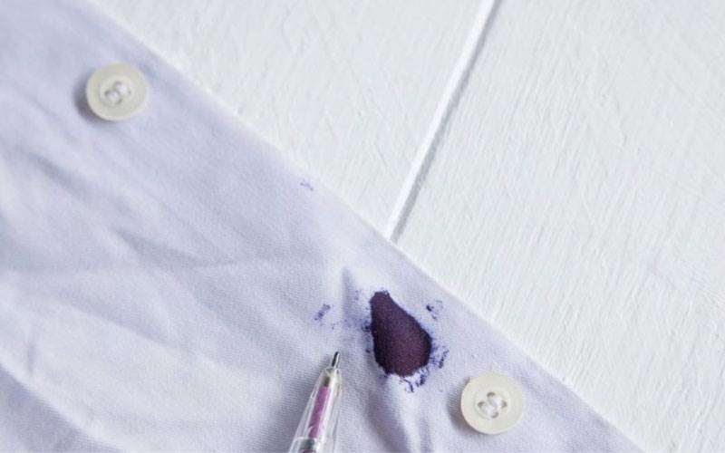 راهکارهای جادویی برای پاک کردن لکه جوهر از روی لباس
